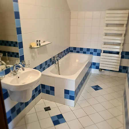Hotel Sutoris 2*